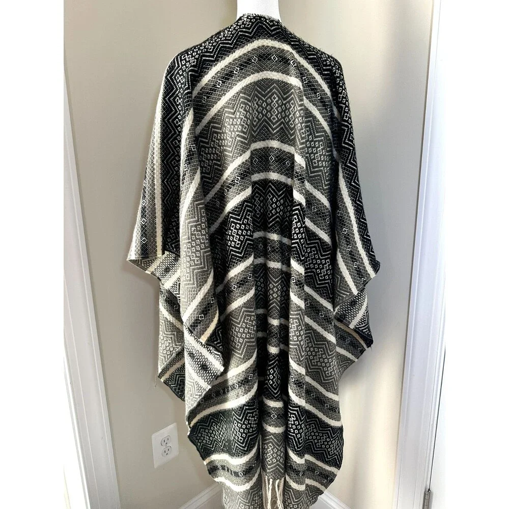Torrid Ruana Wrap Geometric Print Azrec Western Fringe Cape Sz O/S